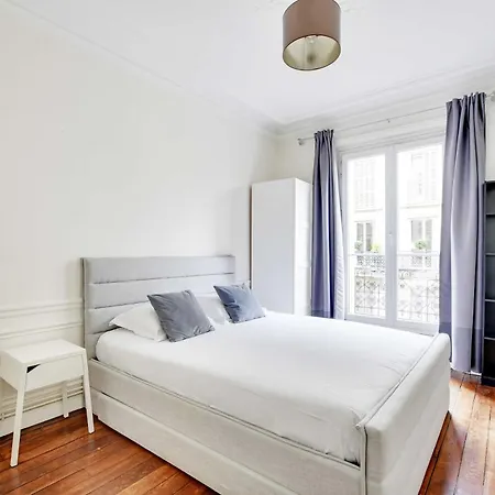 Cozy 2br 4p - 17th *