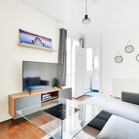Cozy 2br 4p - 17th *